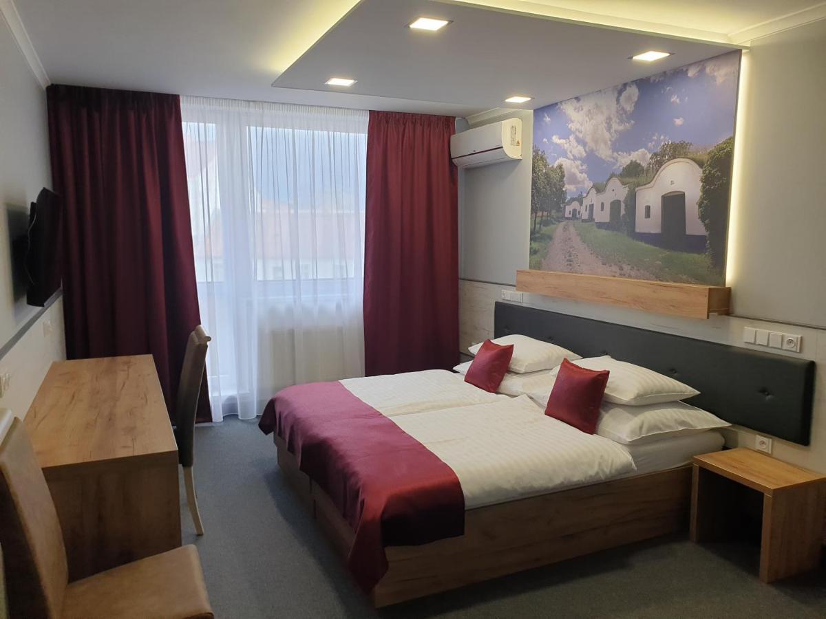 Hotel Strážnice Екстериор снимка
