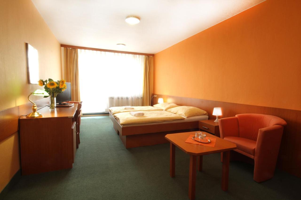 Hotel Strážnice Екстериор снимка